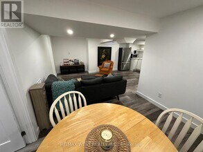 237 Mullen Dr in Vaughan, ON - Building Photo - Building Photo