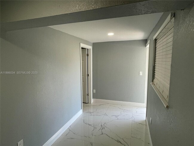 1221 NE 210th Terrace in Miami, FL - Building Photo - Building Photo