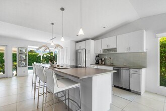 2320 Las Casitas Dr in Wellington, FL - Building Photo - Building Photo