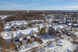 344-358 Brickyard Dr in Chaska, MN - Building Photo - Building Photo