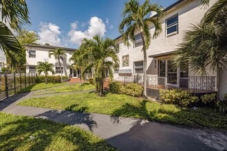 575 NE 82nd St in Miami, FL - Building Photo - Building Photo