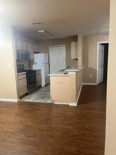 5475 Vineland Rd in Orlando, FL - Building Photo - Building Photo