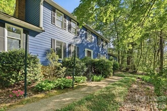 301 Sardis Rd N in Charlotte, NC - Building Photo - Building Photo