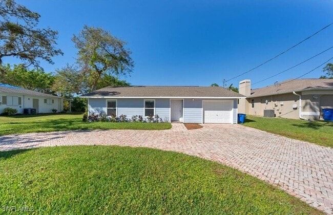 27100 Pine Ave in Bonita Springs, FL - Building Photo - Building Photo