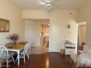 3125 N Buffalo Dr in Las Vegas, NV - Building Photo - Building Photo