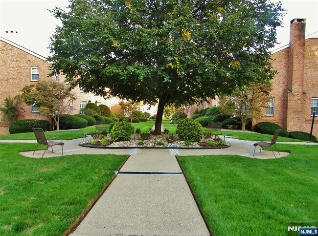 522 Maple Ave in Ridgewood, NJ - Building Photo - Building Photo