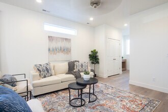 Verde Commons Apartments in Colorado Springs, CO - Foto de edificio - Building Photo