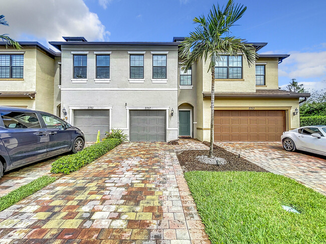2757 Troubadour St in Palm Springs, FL - Building Photo - Building Photo