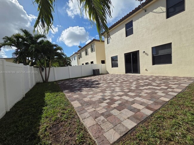 8841 W 34th Ct in Hialeah, FL - Building Photo - Building Photo