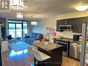330-330 Burnhamthorpe Rd W in Mississauga, ON - Building Photo - Building Photo