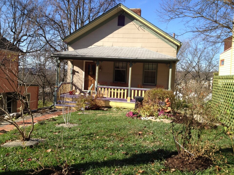 519 Tusculum Ave, Unit #2 in Cincinnati, OH - Building Photo