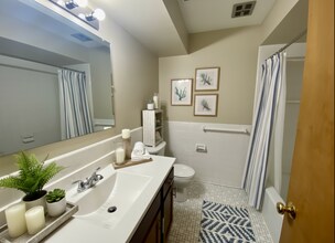 1970 Burton St SE in Grand Rapids, MI - Foto de edificio - Building Photo