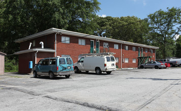 609 Allen Dr in Riverdale, GA - Foto de edificio - Building Photo