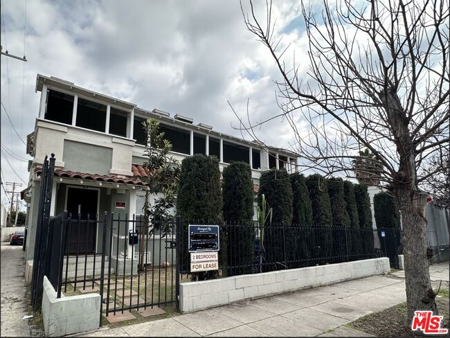 property at 1162 N St Andrews Pl