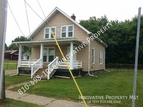3012 S Grand Traverse St in Flint, MI - Building Photo - Building Photo