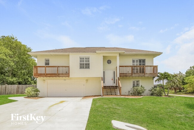 property at 3186 Desoto Dr
