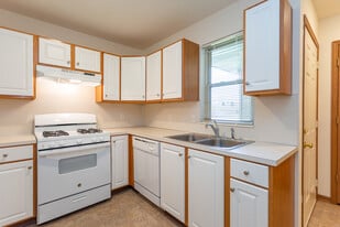 Royal Vista Apartments and Townhomes in Grand Rapids, MI - Building Photo