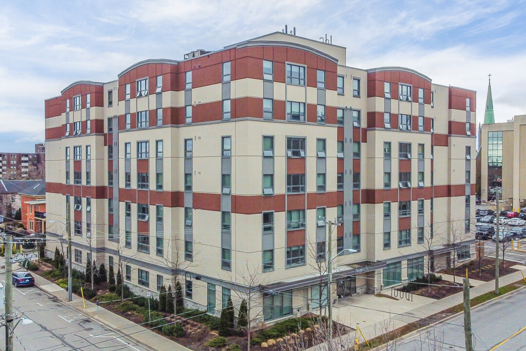 Regent Student Living in St Catharines, ON - Building Photo