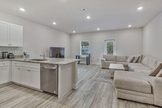 1022 McLaren Cir in Fort Walton Beach, FL - Building Photo - Building Photo