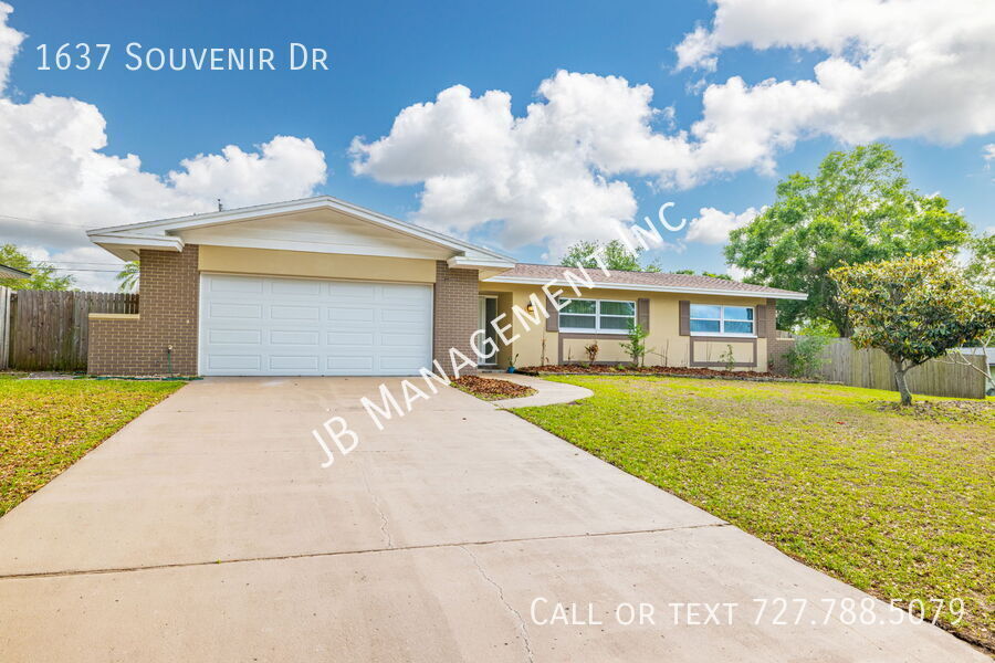 1637 Souvenir Dr in Clearwater, FL - Building Photo