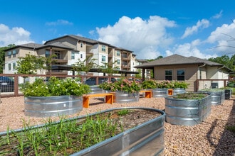 The Kelsey at Scofield Farms in Austin, TX - Foto de edificio - Other