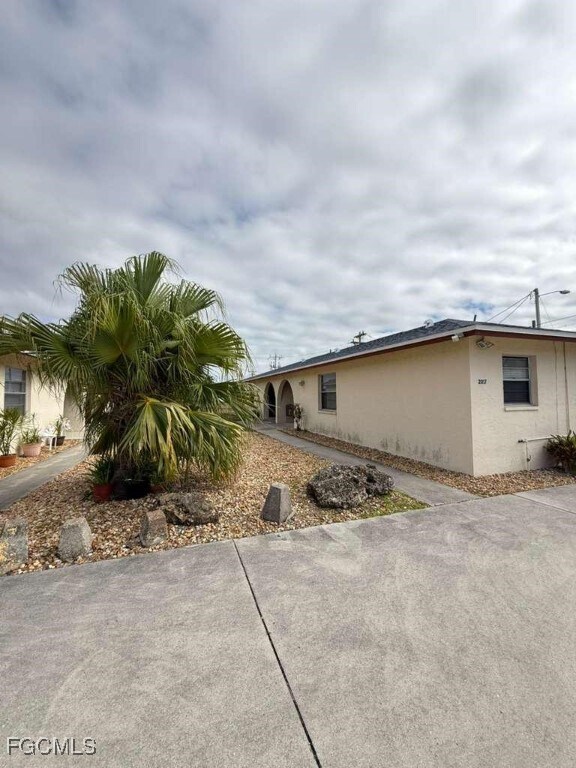 2017 Santa Barbara Blvd in Cape Coral, FL - Building Photo - Building Photo