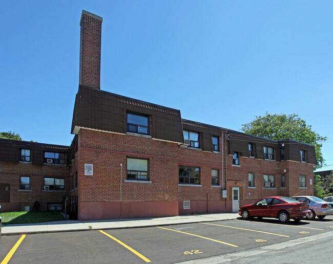 Cliffview Arms in Toronto, ON - Building Photo - Building Photo