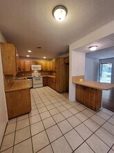 124 Cedar St in Hurst, TX - Foto de edificio - Building Photo