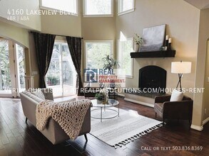 4160 Lakeview Blvd in Lake Oswego, OR - Building Photo - Building Photo