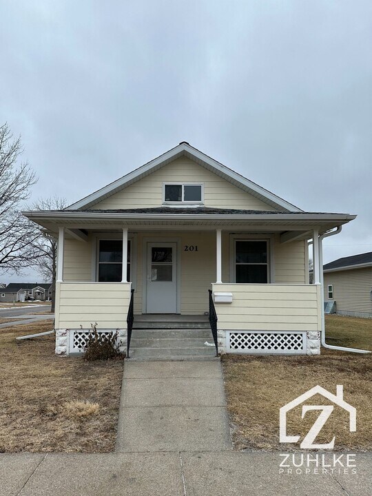 201 N Pine St in Norfolk, NE - Building Photo