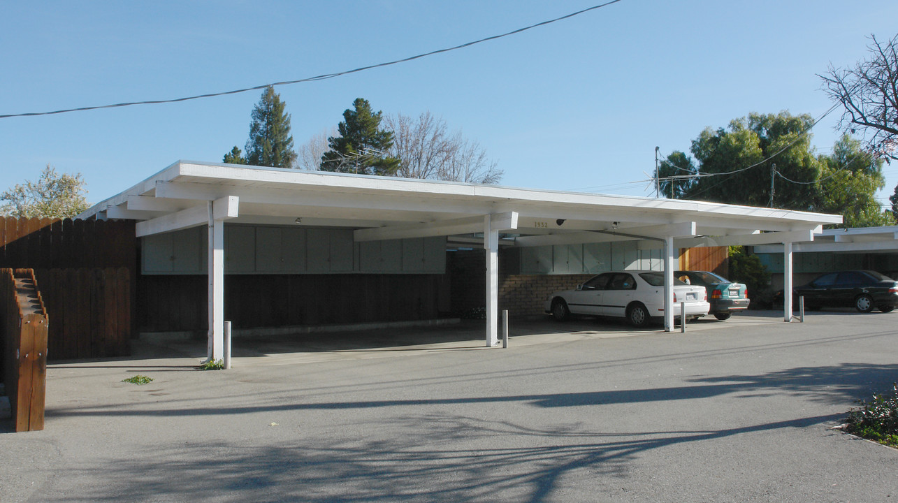 1932 Montecito Ave in Mountain View, CA - Building Photo