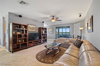 10646 Smoke House Bay Dr in Naples, FL - Foto de edificio - Building Photo