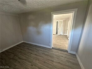 1915 Maple Ave NE in Canton, OH - Building Photo - Building Photo