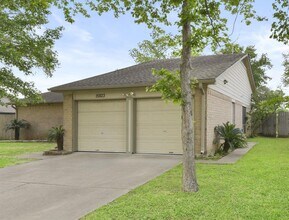 15823 Fox Springs Dr in Houston, TX - Building Photo - Building Photo