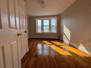 576 S 11th St in Newark, NJ - Building Photo - Building Photo