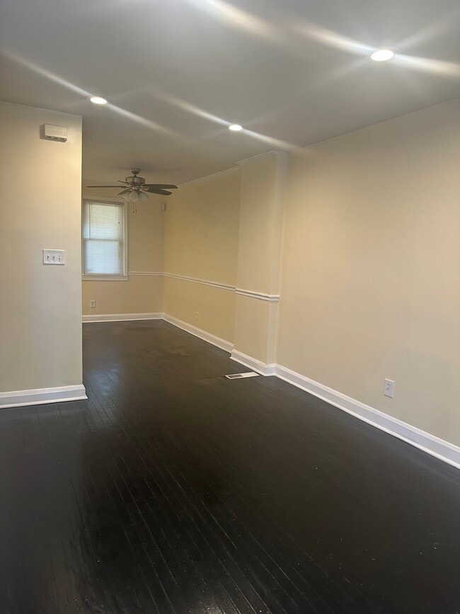 2824 Edgecombe Cir S in Baltimore, MD - Foto de edificio - Building Photo