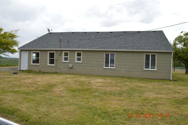 36287 N Honeyman Rd in Scappoose, OR - Building Photo - Building Photo