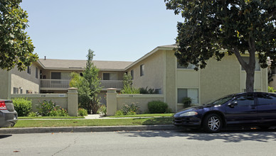 Cedar Street Apartments in Ontario, CA - Foto de edificio - Building Photo