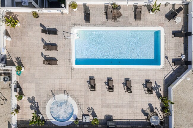10600 Wilshire - Short Term Available in Los Angeles, CA - Foto de edificio - Building Photo