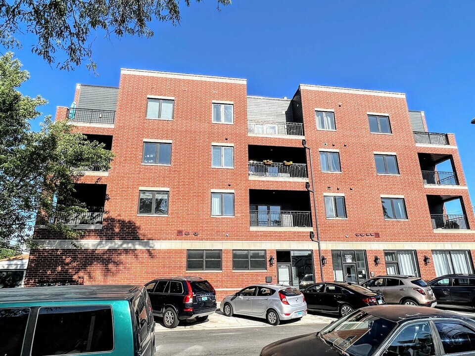 3203 N Ridgeway Ave in Chicago, IL - Building Photo