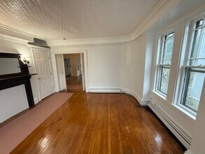 25 Leyden St, Unit 2 in Plymouth, MA - Foto de edificio - Building Photo