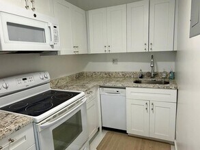 3000 Riomar St, Unit 703 in Fort Lauderdale, FL - Building Photo - Building Photo