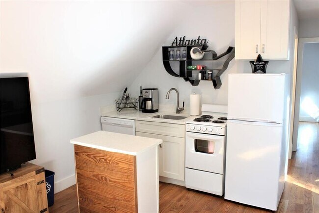 property at 644 Brownwood Ave SE