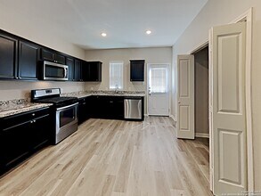 4950 Hallies Gdn in Saint Hedwig, TX - Building Photo - Building Photo