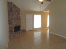 14022 Greenway Dr in Sugar Land, TX - Building Photo