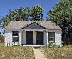 2116 20th St in Lubbock, TX - Building Photo