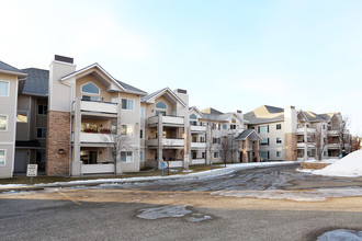 7451 Springbank Blvd SW in Calgary, AB - Building Photo - Building Photo