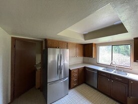 215 126th St E in Parkland, WA - Building Photo