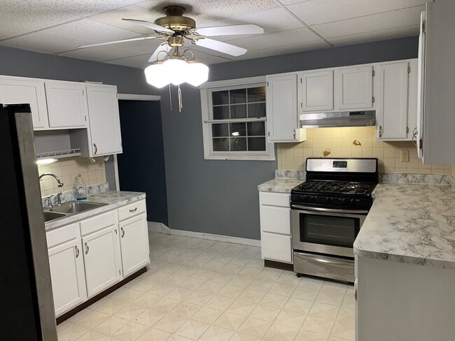 745 E Benton St in Aurora, IL - Building Photo - Building Photo