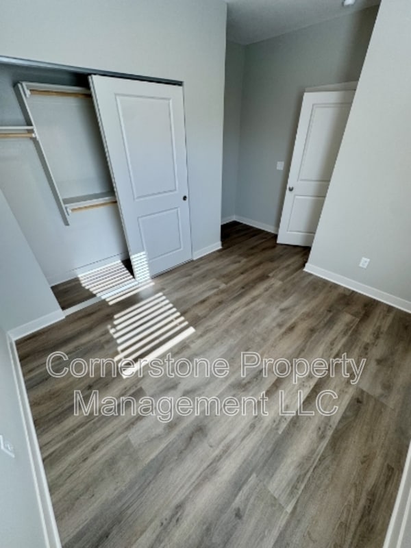 8679 Golden Ln in De Soto, KS - Building Photo - Building Photo